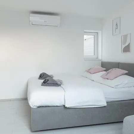 Skolska Winter Terrace Apartment